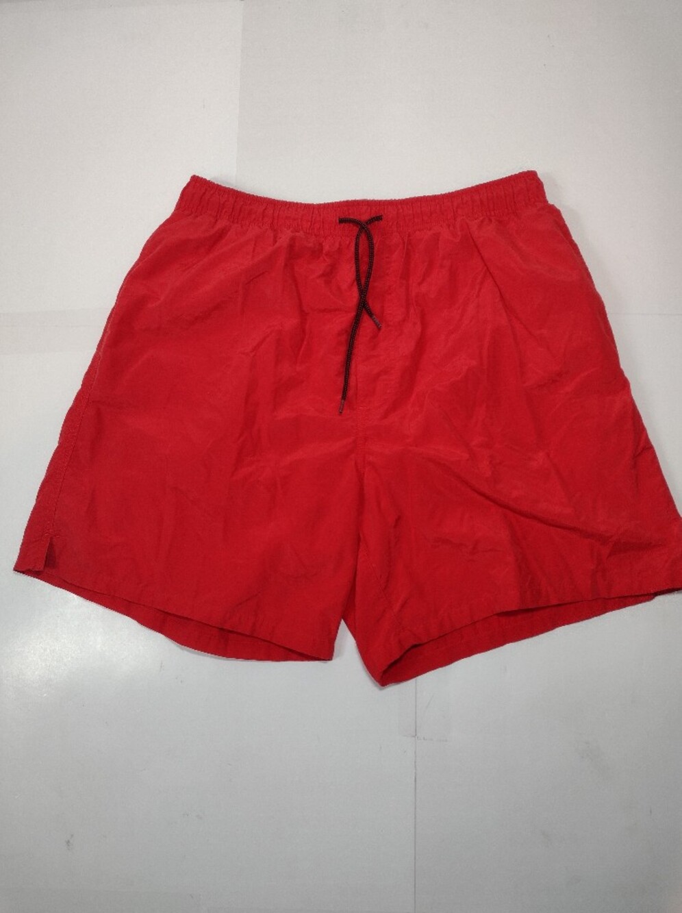 Roundtree & Yorke Black and Red Swimwear Label Size (M)